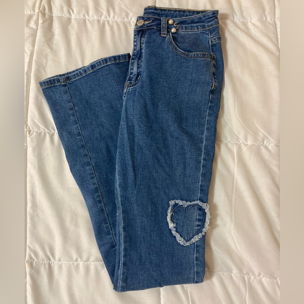 ADORABLE heart embroidered blue jeans 👖